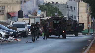 L’armée israélienne arrête 11 personnes en Cisjordanie et perquisitionne de nouveau le bureau d’Al Jazeera