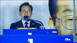 South Korea’s Lee, Trump agree to work for swift tariff deal