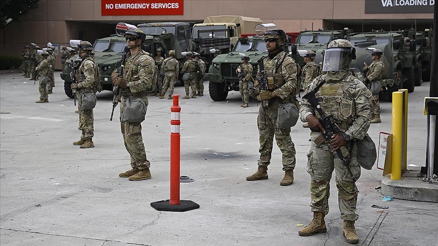 ABD'de Ulusal Muhafız birlikleri, sınır protestolarını bastırma göreviyle Los Angeles'a ulaştı ABD'de Ulusal Muhafız birlikleri, sınır protestolarını bastırma göreviyle Los Angeles'a ulaştı