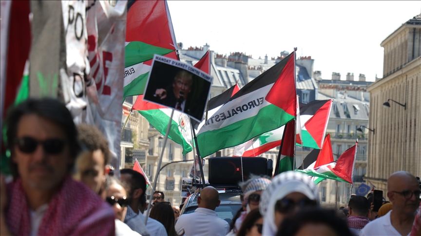 Interdiction du drapeau palestinien: le maire de Chalon-sur-Saône récidive après la suspension de son arrêté