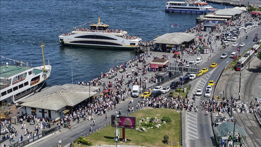 Bayramın üçüncü günü İstanbul'da ziyaretçi yoğunluğu