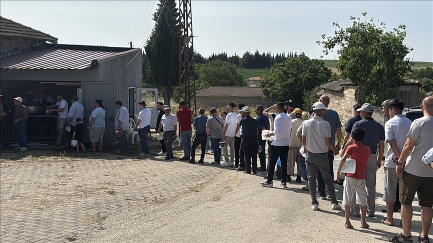 Edirne'de "köy meydanında kurban eti ikramı" geleneği yaşatılıyor