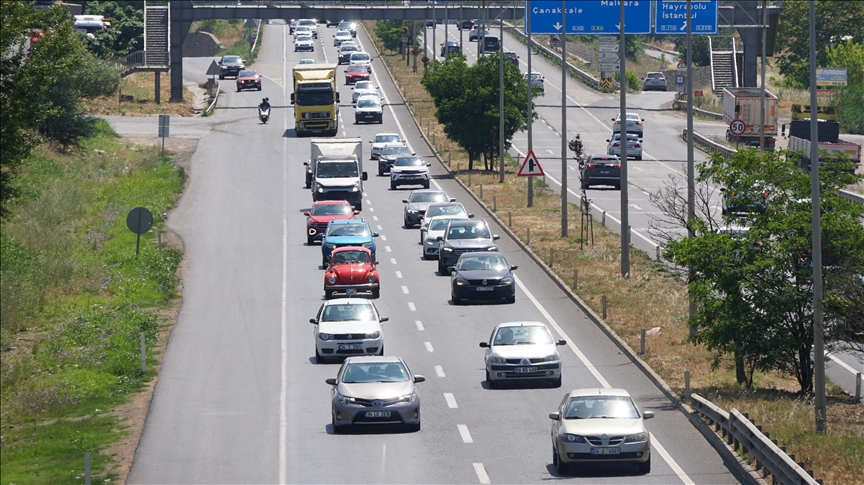 Yollarda bayram tatilinden dönüş yoğunluğu başladı