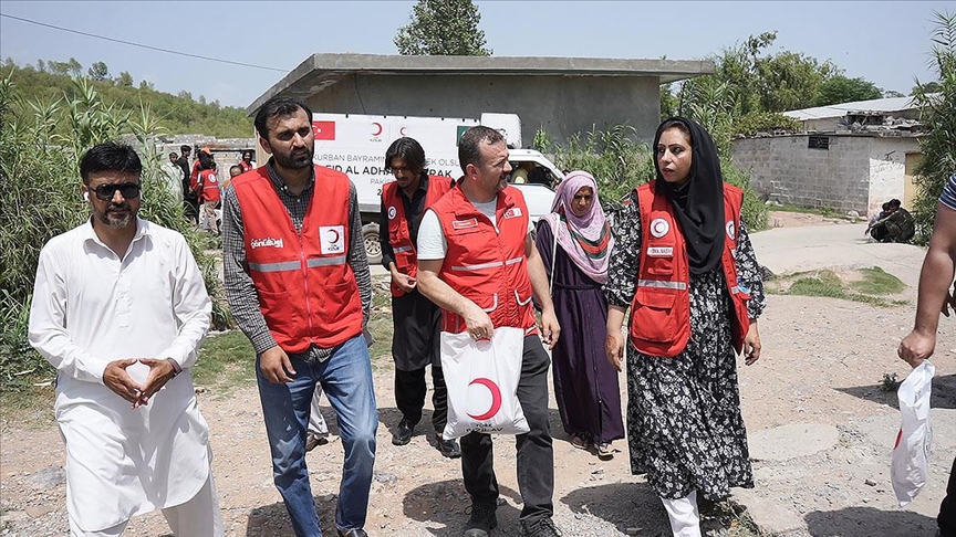 Türk Kızılay, Pakistan ve Kırgızistan'da ihtiyaç sahiplerine kurban eti dağıttı