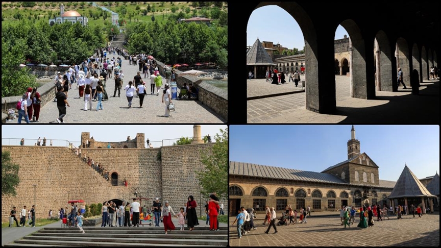 Bayramda ziyaretçi yoğunluğu پⲹı'ın tarihi mekanlarını canlandırdı