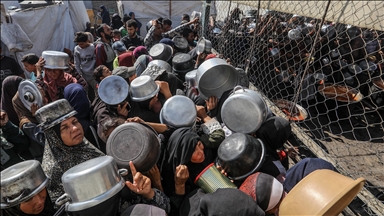 Gaza authorities says ready to secure aid convoys for starving families
