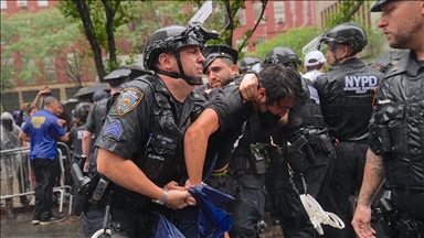 ABD'nin New York kentinde göçmenlere destek gösterisinde onlarca protestocu gözaltına alındı