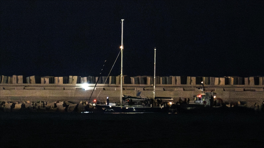 Anija humanitare Madleen me destinacion Gazën mbërrin në portin izraelit Ashdod nën eskortën ushtarake