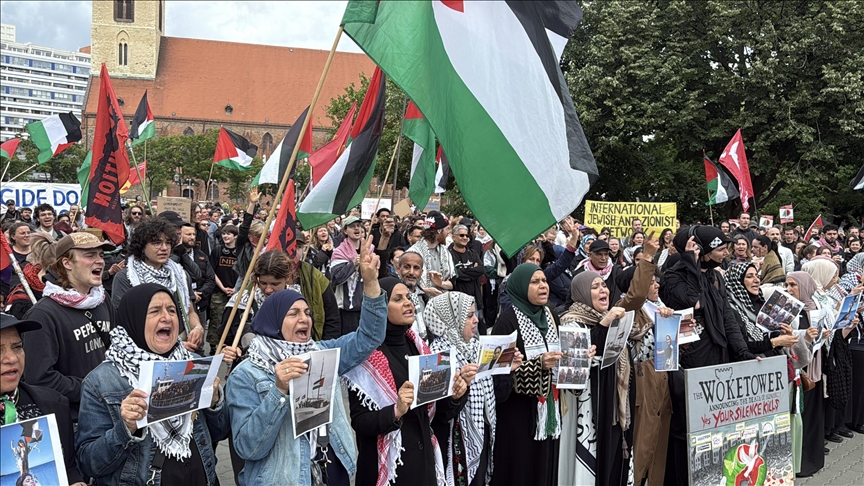 Hundreds rally in Berlin against Israeli interception of Gaza aid ship