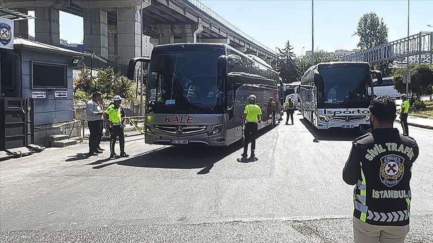 Büyük İstanbul Otogarı'nda polisin bayram denetimi sürüyor