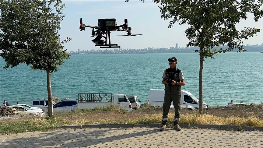 Adana'da piknikçiler orman ⲹԲılarına karşı dronla ܲⲹıldı