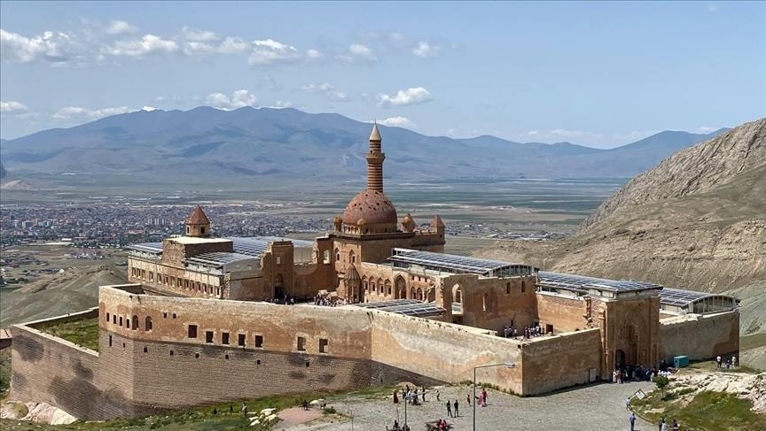Qesra Îshaq Paşa di eydê da ziyaretvanan diezimîne