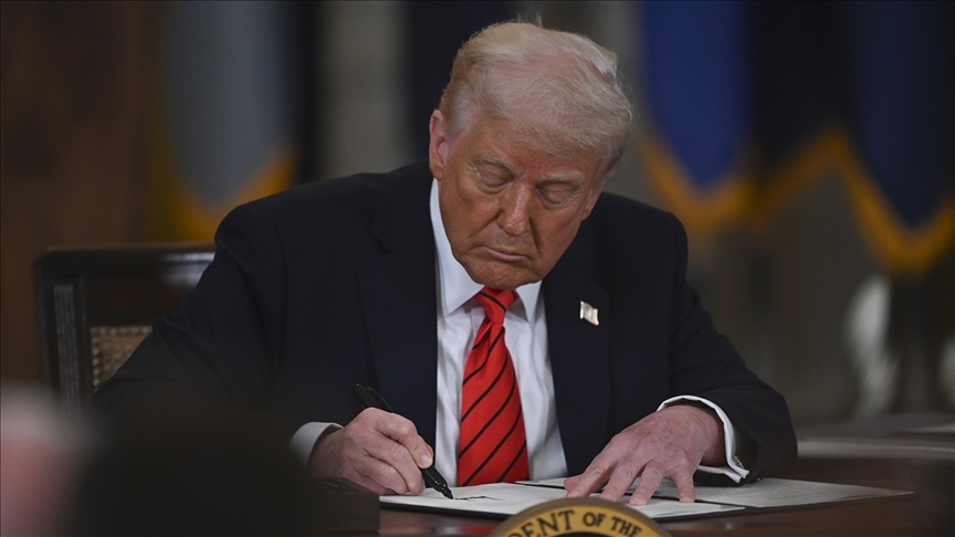 Trump'ın, 12 ülkenin vatandaşlarının ABD'ye seyahatini yasaklamasına ilişkin kararı yürürlüğe girdi