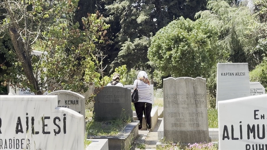 Kurban Bayramı'nın dördüncü günü vatandaşlar kabir ziyaretlerine devam etti
