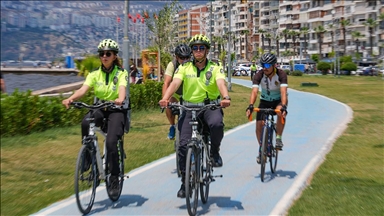 İzmir'in deniz manzaralı yollarının güvenliği "Beyaz Kırlangıçlar"a emanet