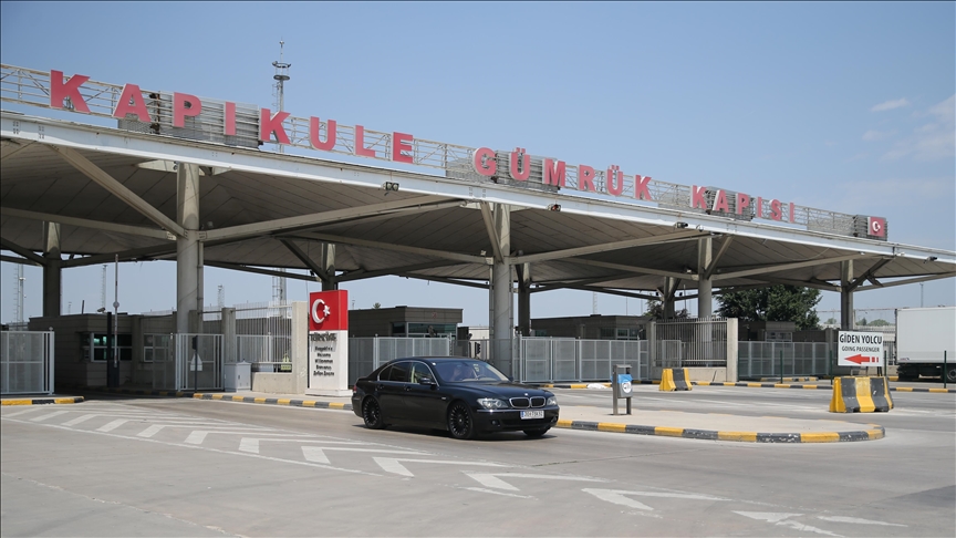 Gurbetçilerin izinlerini geçirmek için Türkiye'ye şleri devam ediyor