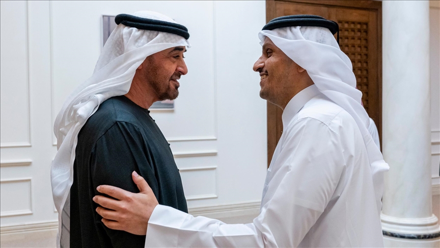 رئيس الإمارات يبحث مع رئيس وزراء قطر قضايا إقليمية
