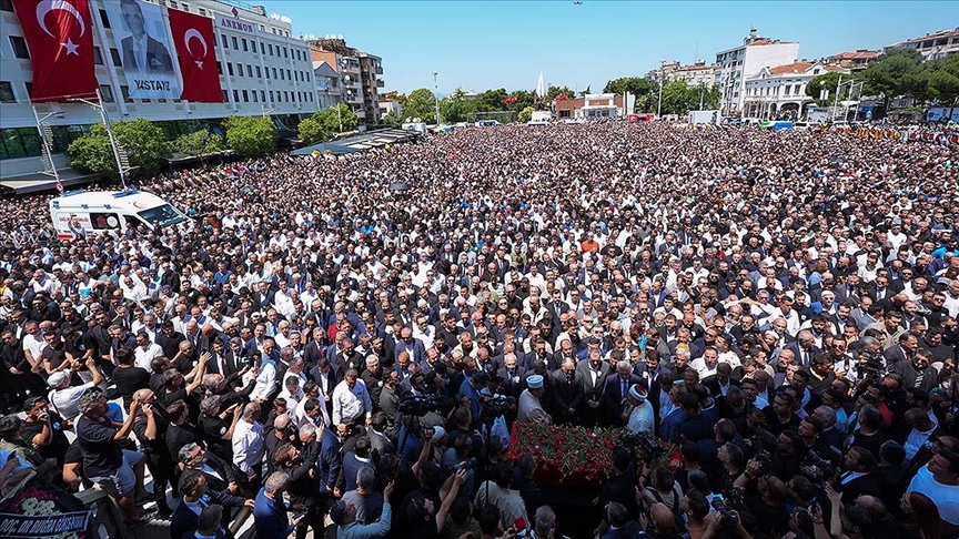 Manisa Büyükşehir Belediye Başkanı Ferdi Zeyrek, son yolculuğuna uğurlandı
