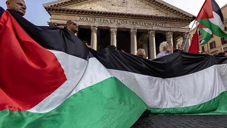 لە ئیتاڵیا خۆپیشاندان دژبە ڕفاندنی کەشتی "مادلین" لەلایەن ئیسرائیلەوە ئەنجامدرا