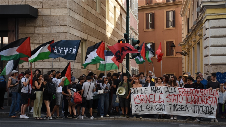 Protesta në Romë ndaj heshtjes së BE-së për ndalimin e anijes humanitare që ishte nisur drejt Gazës