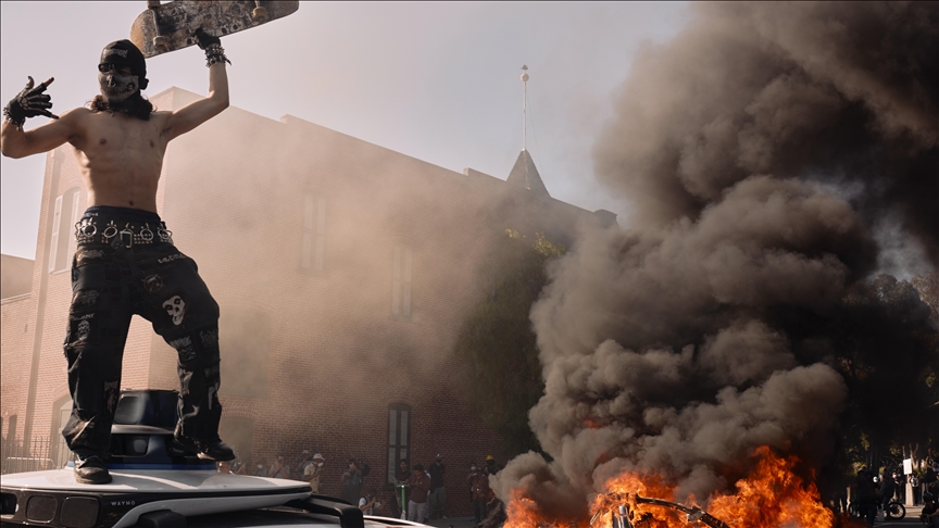US lawmaker to introduce legislation to increase penalties for assaulting police