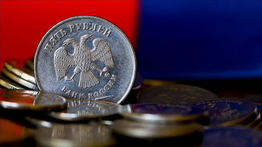 Russia's budget posts $43.2B deficit amid falling oil prices