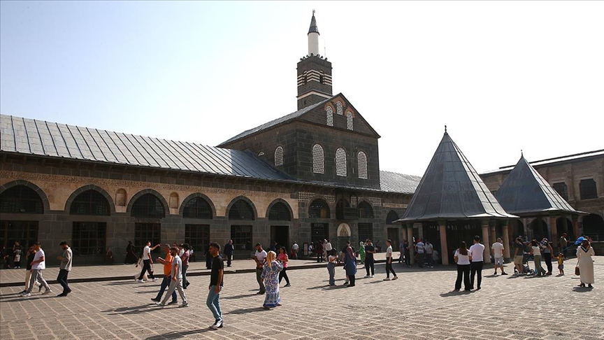 "Medeniyetler şehri" پⲹı'da ziyaretçi yoğunluğu esnafa çifte bayram yaşattı