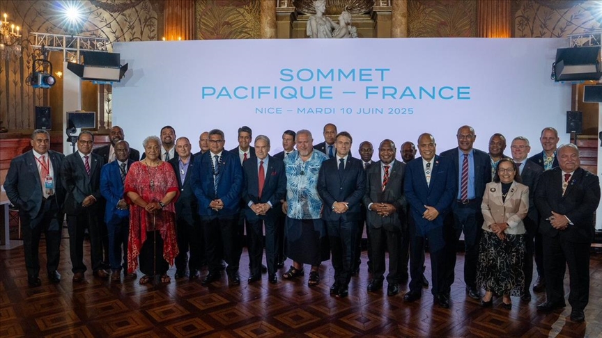 Emmanuel Macron réitère l'engagement de la France en matière d'investissement solidaire et durable