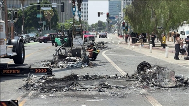 Filmohen punimet për heqjen e rrënojave të automjeteve të djegura gjatë protestave në Los Angeles