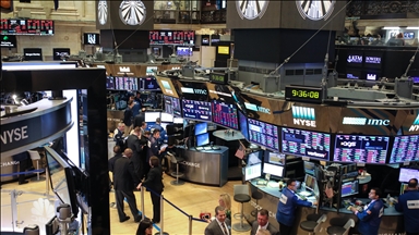 US stocks end higher amid ongoing trade talks with China