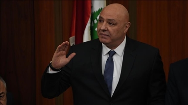 الرئيس اللبناني يصل الأردن لعقد "لقاء قمة" مع الملك عبد الله
