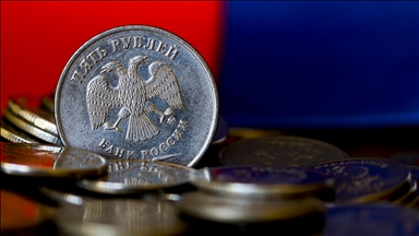 Russia's budget posts $43.2B deficit amid falling oil prices