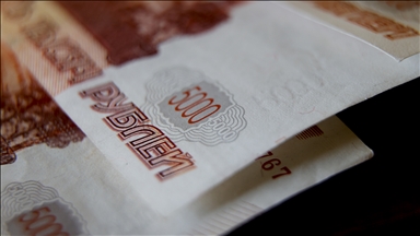 Rusya'da bütçe, düşen petrol fiyatlarıyla 3,4 trilyon ruble açık verdi