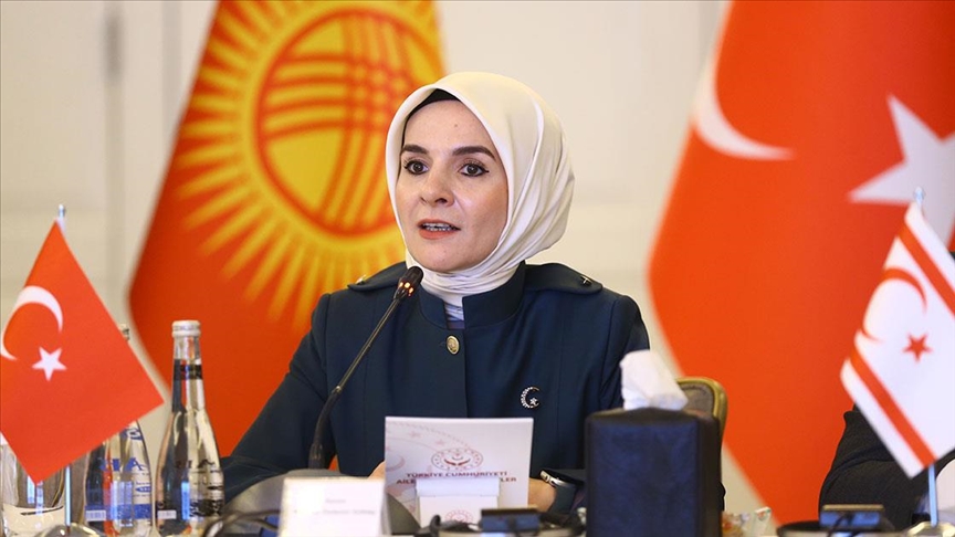 Bakan Göktaş: Aileyi evrensel bir değer olarak yeniden tanımlamalıyız