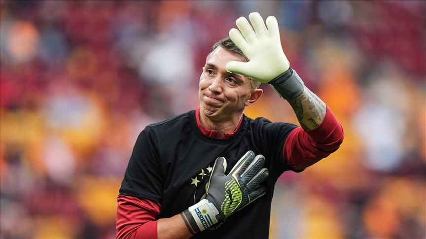 Galatasaray kariyerini sonlandıran Muslera, İٲԲܱ'dan ayrıldı