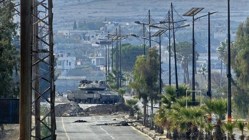 سوريا.. الجيش الإسرائيلي يحتجز سيارة وثلاثة عمال نظافة في القنيطرة