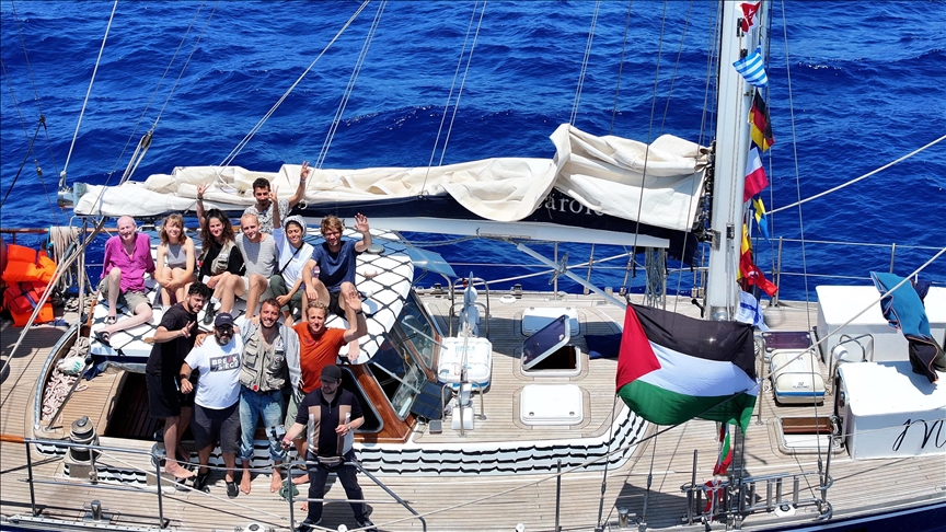 Izraeli mban në paraburgim 8 aktivistë të huaj nga anija humanitare që ishte nisur drejt Gazës