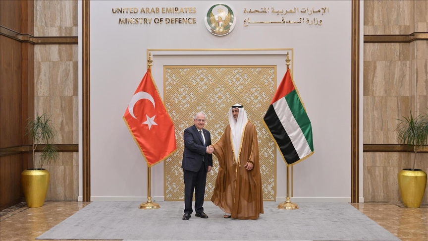 تركيا والإمارات تبحثان قضايا الدفاع والأمن