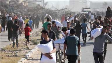 حكومة غزة: الاحتلال يكرس التجويع ويستهدف الباحثين عن طعام 
