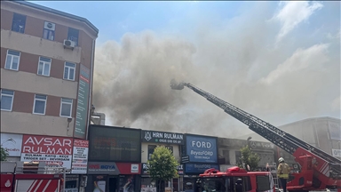 Ümraniye'de oto sanayi sitesindeki iş yerinde yangın çıktı