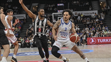Anadolu Efes-Be艧ikta艧 Fibabanka yar谋 final serisinde dördüncü maç yar谋n oynanacak
