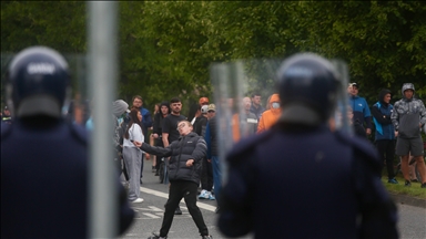 Al menos 17 policías heridos y 6 sospechosos detenidos en disturbios en Irlanda del Norte