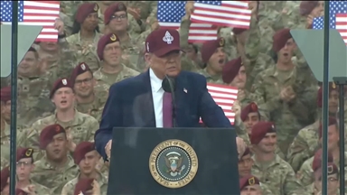 Trump'tan Amerikan bayrağını yakanlara 1 yıl hapis cezası önerisi