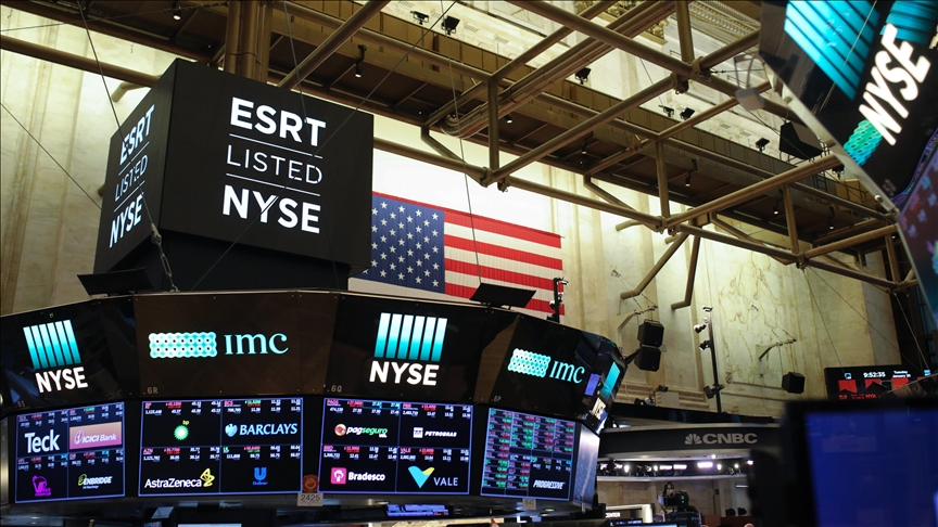 Wall Street ends lower as US and China reach new trade deal