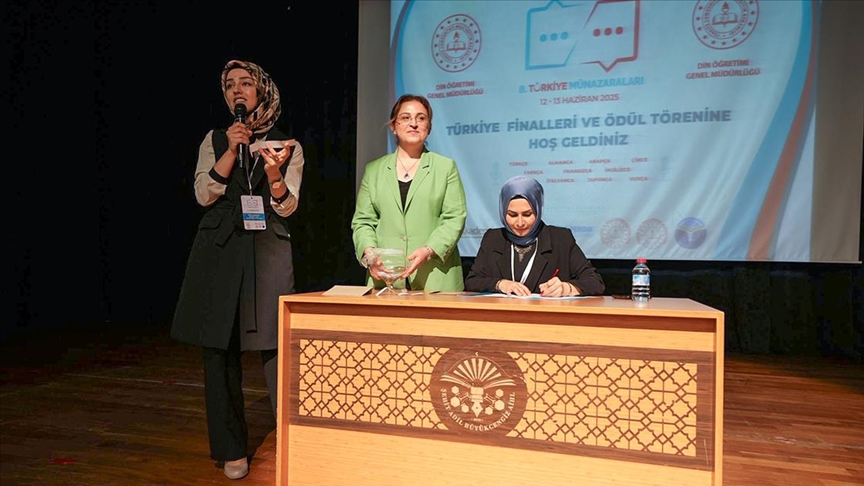 İstanbul'da "8. Türkiye Münazaraları 2025" programı başladı