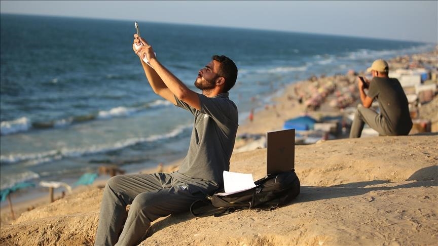Layanan internet dan telepon terputus total di Gaza setelah serangan Israel