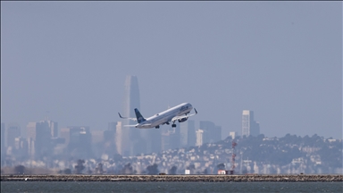 ABD'nin Boston kentindeki havalimanına inen Jet Blue uçağı pistin dışına çıktı