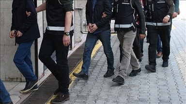 Kişileri kumar oynamaya teşvik ettiği iddiasıyla yakalanan 11 sosyal medya fenomeni adliyede