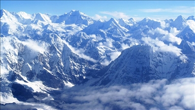 Buzulların eridiği Nepal'de uzmanlar, çözümün karbon emisyonlarını azaltmaktan geçtiğini vurguluyor