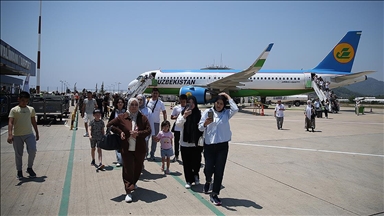 Özbekistan-Gazipa艧a charter uçu艧lar谋 ba艧lad谋